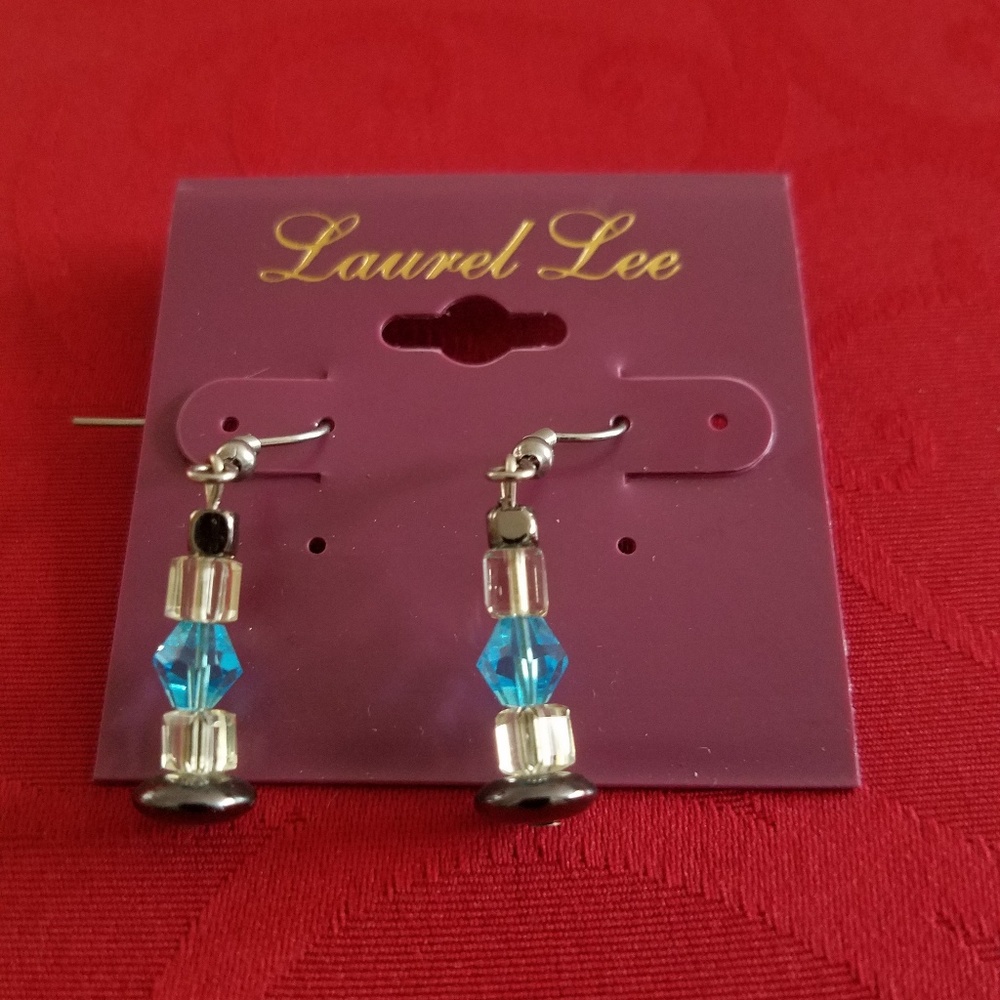 LAUREL LEE FASHION EARRINGS